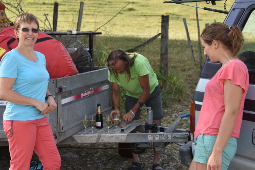 champagne apres le vol en ballon !